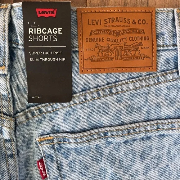 Levis Premium Ribcage Short Size 29 Super High Rise Button Fly Cut-Offs Wildcat